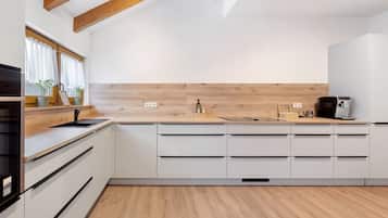 Kühlschrank, Ofen, Herdplatte, Geschirrspüler