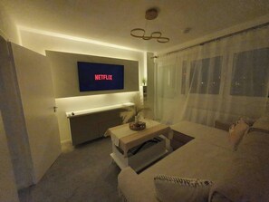 TV - 1BR Flat Near Central London Fast WiFi (London)