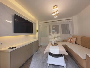 TV - 1BR Flat Near Central London Fast WiFi (London)