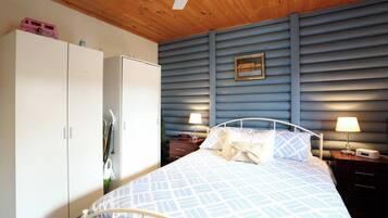 2 bedrooms, iron/ironing board, Internet, wheelchair access