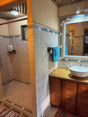 Shower, hair dryer - Casa Luminosa - Jungle Pool Villa with infinity spa (Puerto Viejo de Talamanca)
