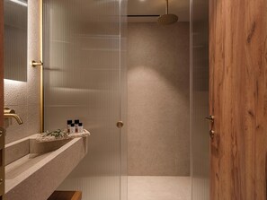Luxury-Villa, Meerblick | Badezimmer | Badewanne und Dusche (separat), Whirlpool, Regendusche