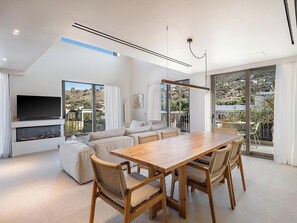 Luxury Villa, Sea View | In-room dining - Villa Villagio Rosso (Apokoronas)