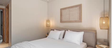 Luksusvilla, sjøutsikt | Safe på rommet, blendingsgardiner, lydisolert og strykejern/-brett