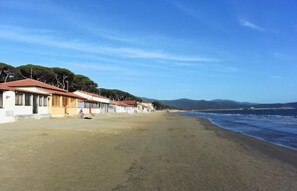 On the beach, white sand - B&B Litoranea 80 (Follonica)