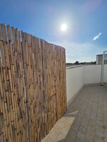 Quarto clássico, sacada, vista para o mar | Sacada