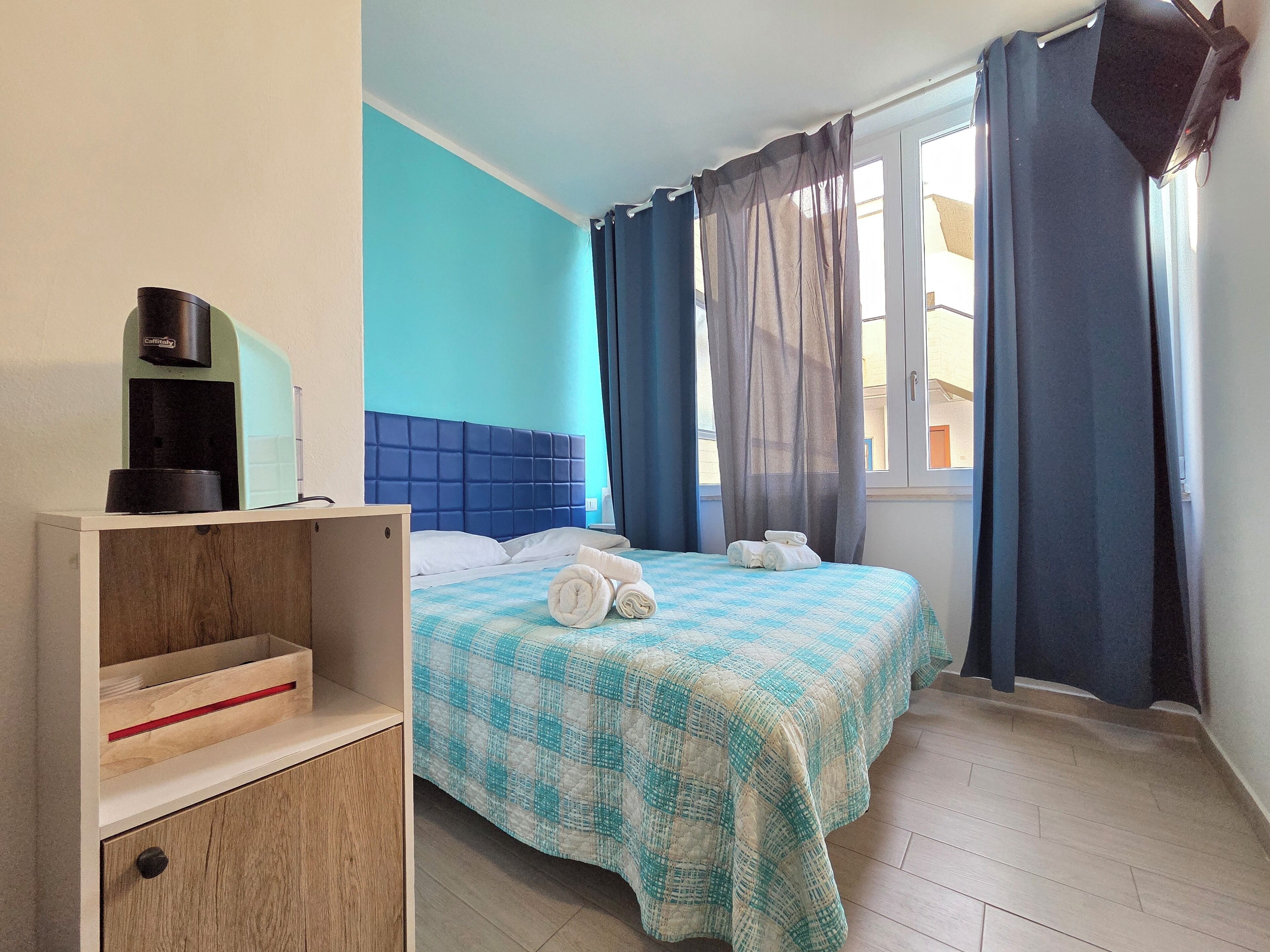 واي فاي مجانًا وملاءات أسرّة