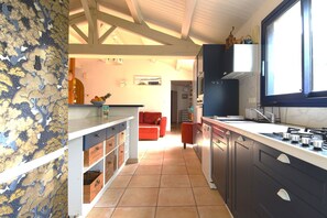 Fridge, microwave, oven, dishwasher - 500 m from the sea, garden, 6 adults and 1 child (Barbâtre)