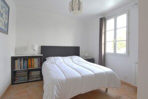 4 bedrooms, iron/ironing board, free WiFi - 500 m from the sea, garden, 6 adults and 1 child (Barbâtre)