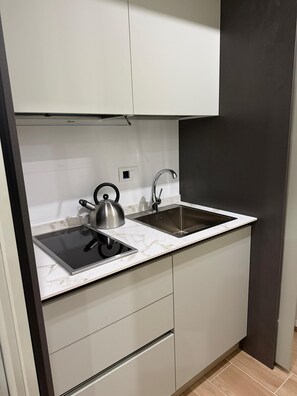 Habitación Premium doble, vistas al patio | Cocina privada