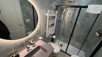 Dobbeltrom – premium, bakgårdsutsikt | Bad