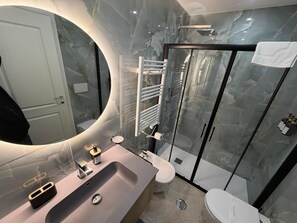 Habitación Premium doble, vistas al patio | Baño