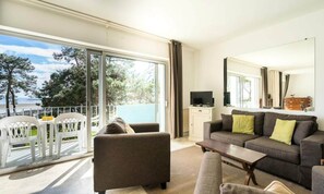 Living area - Apartment in Carnac With Sea View Balcony (Carnac)