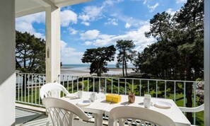 Outdoor dining - Apartment in Carnac With Sea View Balcony (Carnac)