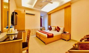 Desk, free WiFi - Hotel Clark Heights (Delhi)