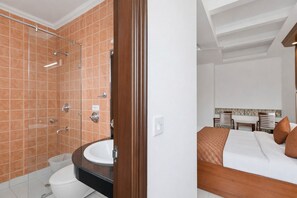 豪華雙人房, 城市景觀 | 浴室 | 毛巾、肥皂、洗髮精、衛生紙