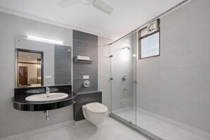 Studio-suite | Badeværelse | Håndklæder, Sæbe, Shampoo, Toiletpapir