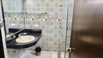 Håndklæder, Sæbe, Shampoo, Toiletpapir