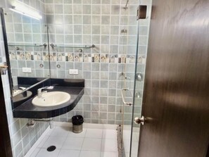 Towels, soap, shampoo, toilet paper - Hotel Clark Heights (Delhi)