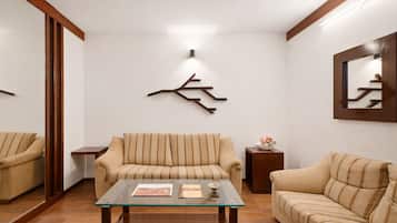 Studio Suite | Desk, free WiFi