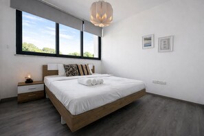 Appartement, 2 chambres, cuisine, vue ville | Draps en coton égyptien, literie de qualité supérieure