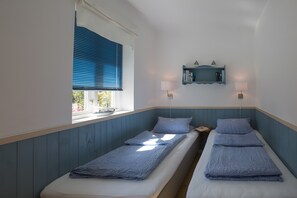 1 bedroom, WiFi - Apartment 'Friesenhaus Liebesallee No 6' with Shared Garden, Balcony and Wi-Fi (Pellworm)