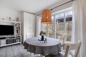 Dining - Apartment 'Friesenhaus Liebesallee No 6' with Shared Garden, Balcony and Wi-Fi (Pellworm)