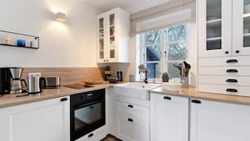 Køleskab, mikrobølgeovn, ovn, kogeplade