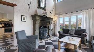 TV, fireplace, DVD player