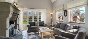 Apartment 'Friesenhaus Liebesallee No 6' with Lake View, Shared Garden and Wi-Fi