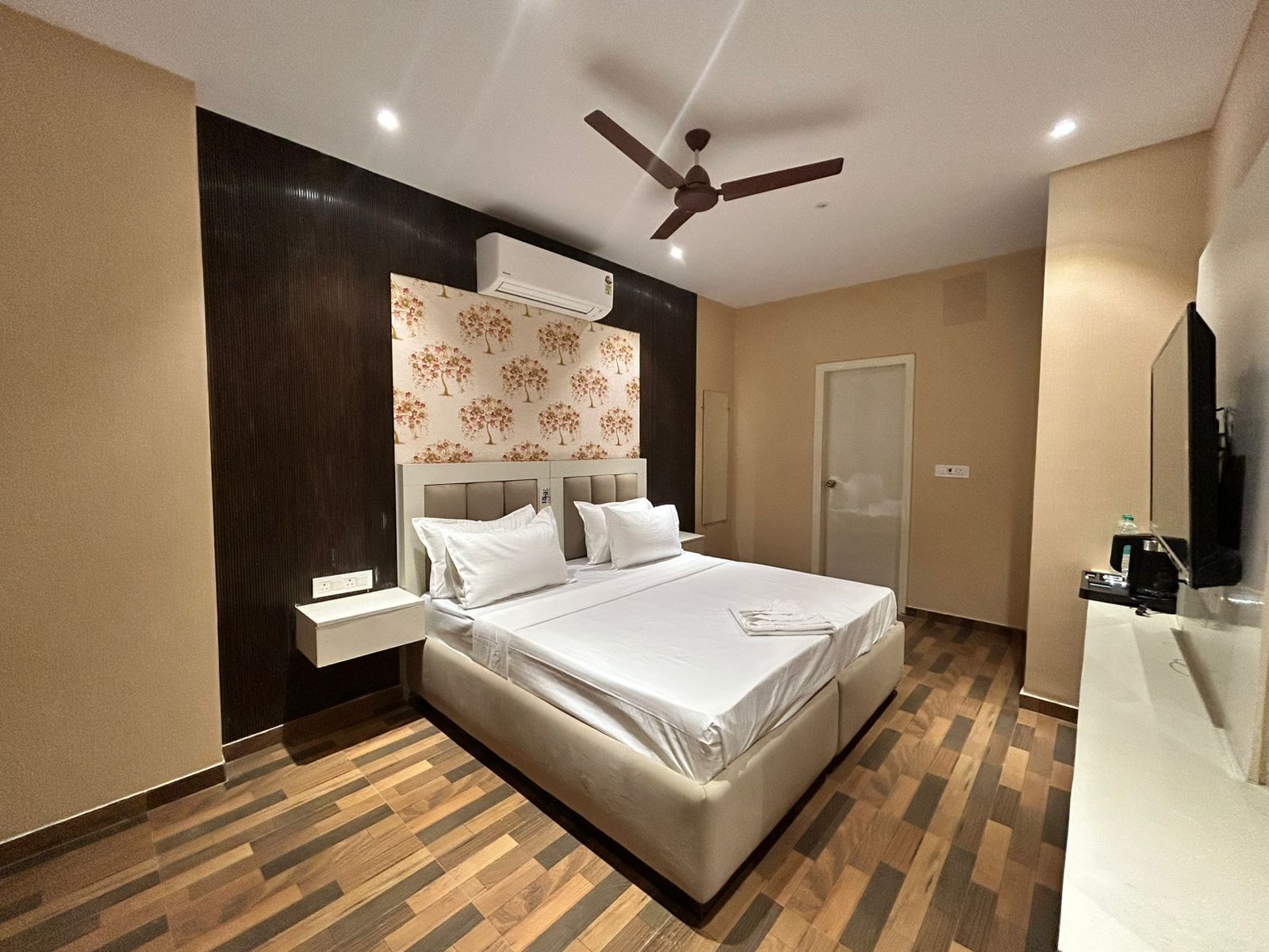 Quarto casal luxo | Wi-Fi de cortesia