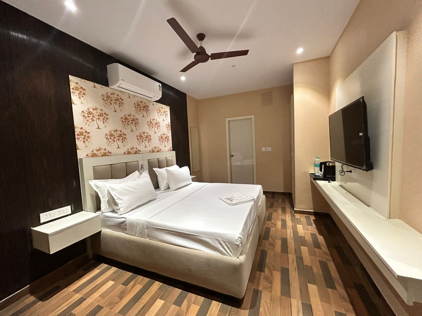 Quarto casal luxo | Wi-Fi de cortesia