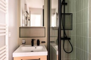 Shower, towels - Résidence Cannes Villa Francia - Maeva (Cannes)