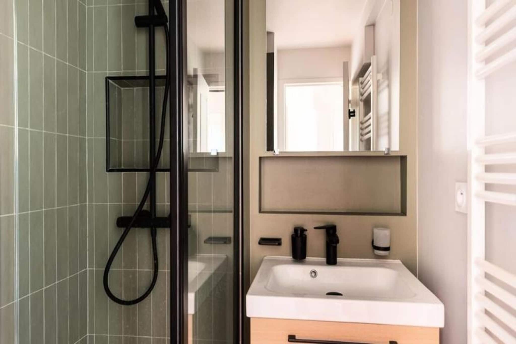 Shower, towels