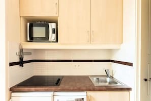 Kühlschrank, Kochgeschirr/Geschirr/Besteck
