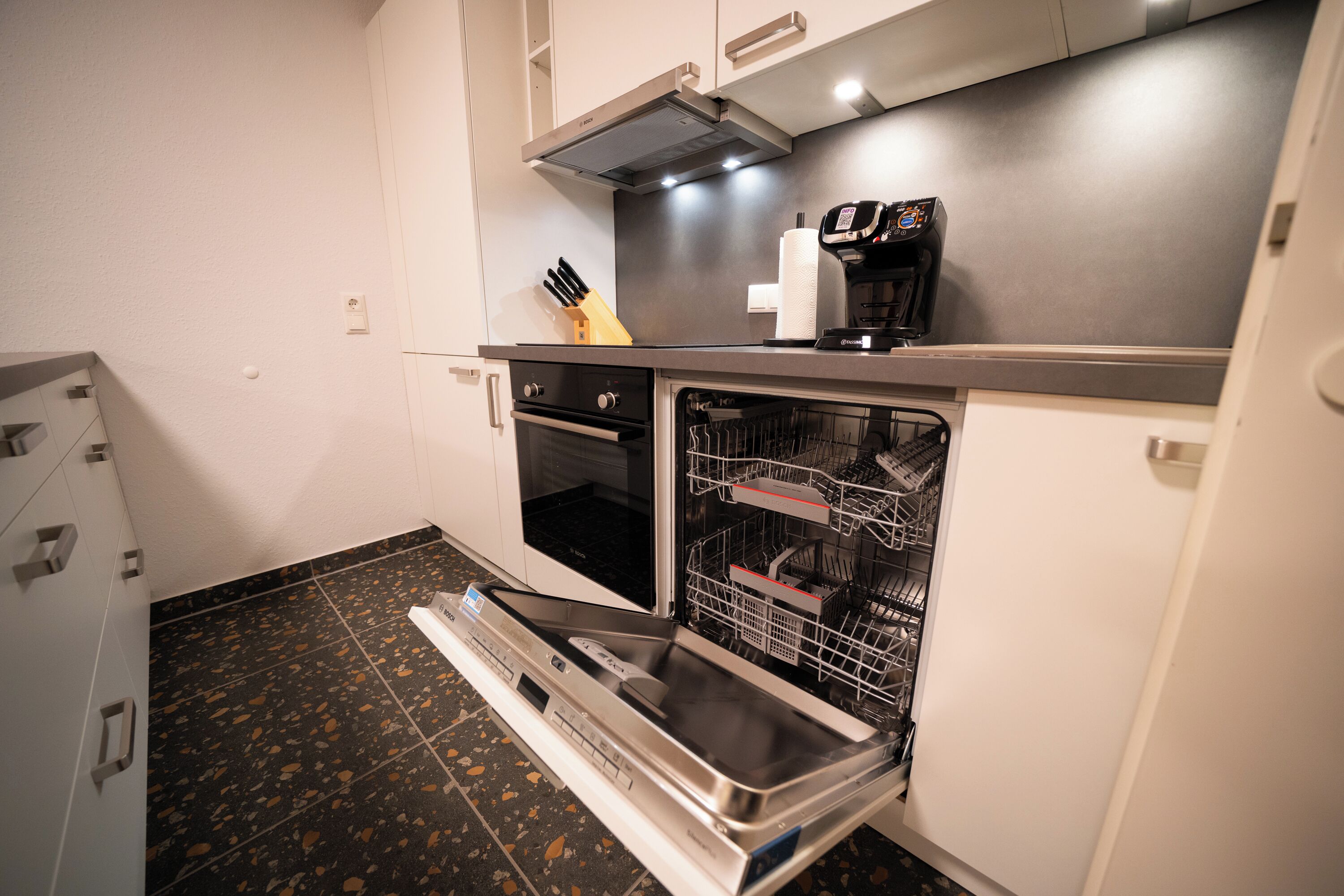 雪櫃、焗爐、爐具、洗碗機