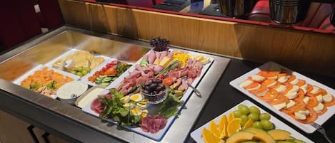 Ilmainen pÀivittÀinen buffetaamiainen