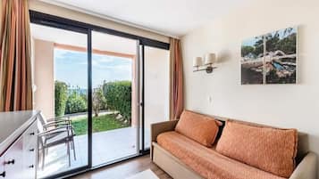 Smart TV, table tennis