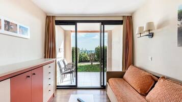 Smart TV, table tennis