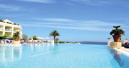 Villa in Cannes with Infinity Pool & Sea Views