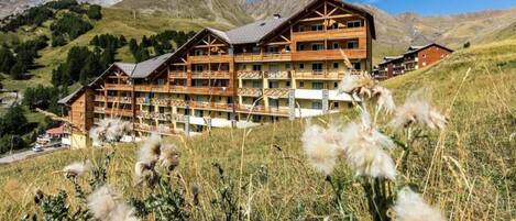 المنشأة من الخارج