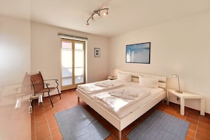 2 bedrooms, desk, iron/ironing board, WiFi - Apartment Merkel - Comfortable apartment in Koserow with terrace, (Koserow)