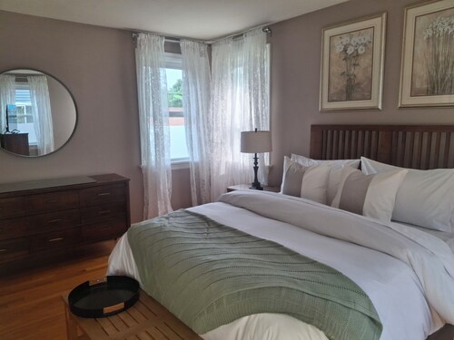 Welcoming 2-bedroom bungalow in St. Louis