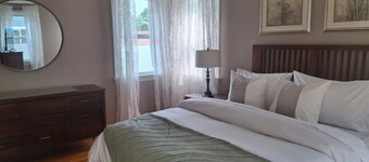 Welcoming 2-bedroom bungalow in St. Louis