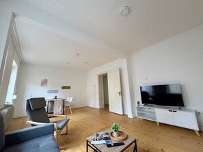 Smart TV, music library, video library - Charming Historic Apartment in a Central Location (Holzwickede)