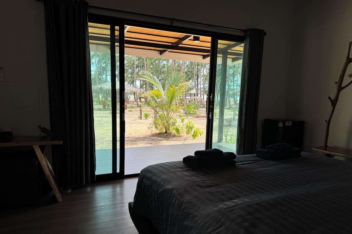 Double Room, Sea View | Blackout drapes, free WiFi
