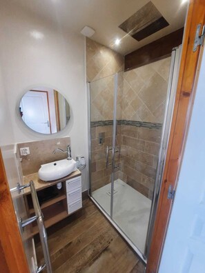 Hair dryer, towels, toilet paper - L'AbriCôtier 2 (Les Sables-d'Olonne)