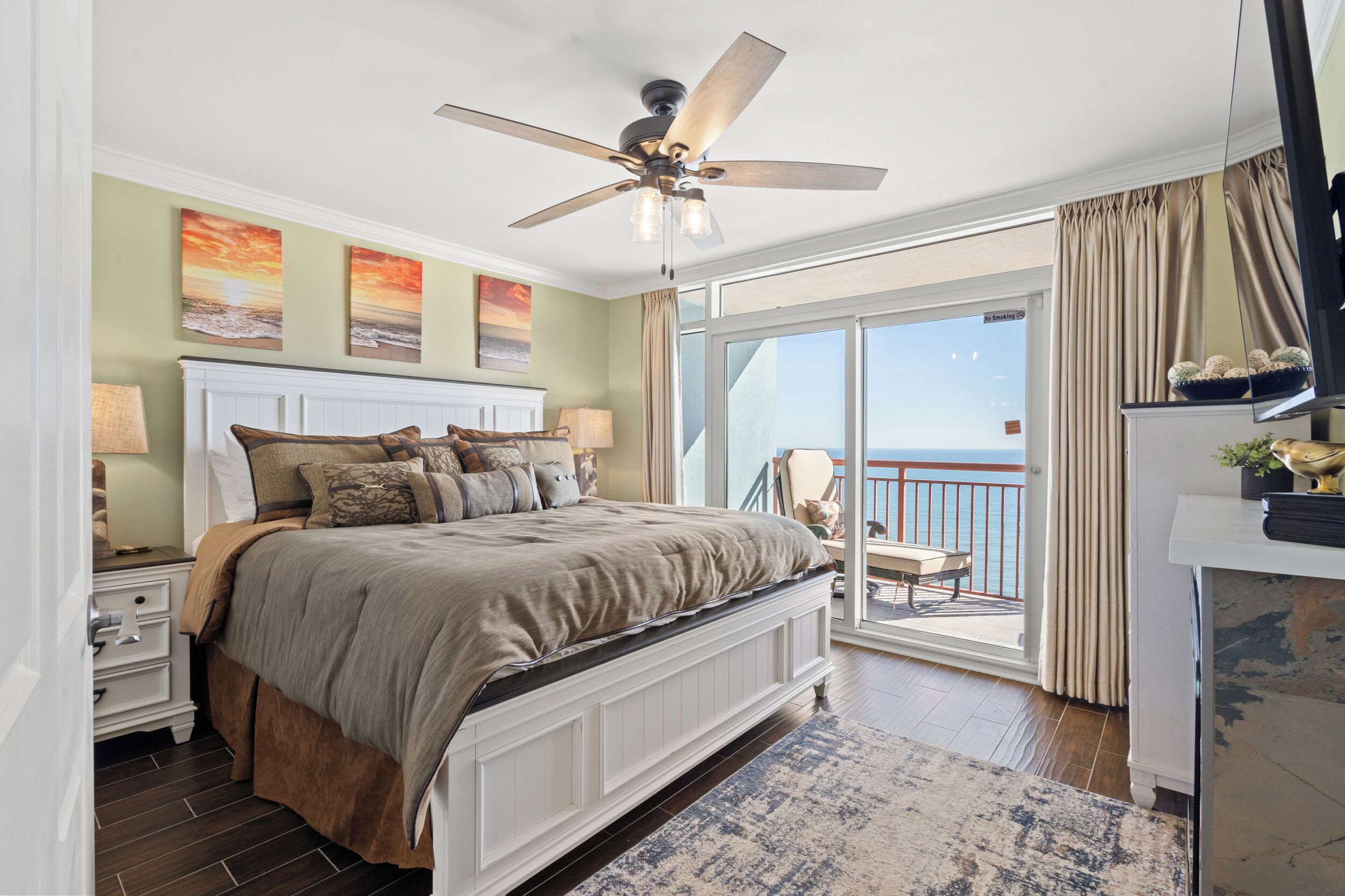 3 slaapkamers, een strijkplank/strijkijzer, wifi, beddengoed