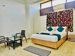Superior Room | Free WiFi - JK Valley by Shree Stays (Mahabaleshwar)