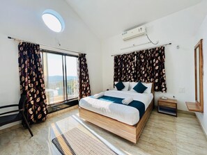 Valley View Room | Free WiFi - JK Valley by Shree Stays (Mahabaleshwar)